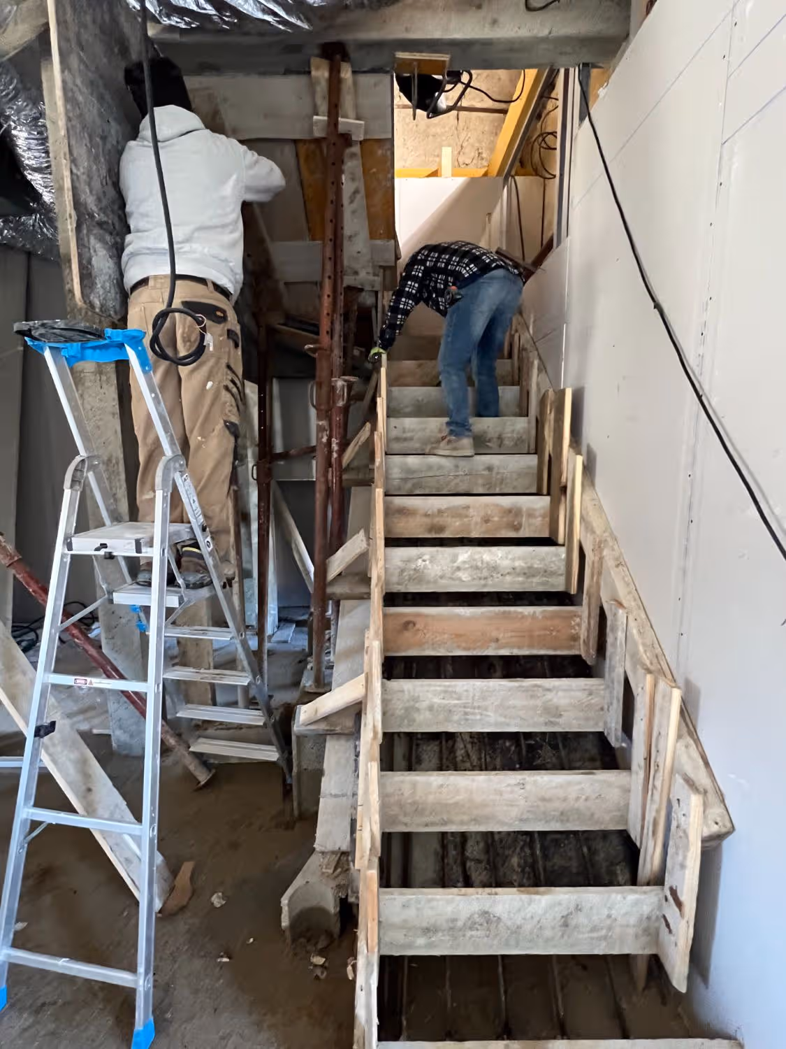 Coffrage bois d’un escalier béton